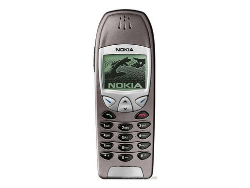 Mit dem 6210 landete Nokia im Jahr 2000 einen Volltreffer. Dank der kompletten Ausstattung und des gefälligen Designs fand das Gerät reißenden Absatz. Wie auch das 5110 gilt es als typischer Nokia-Klassiker.