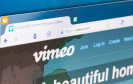 Die Videoplattform Vimeo baut ihr Angebot weltweit aus und bietet neue Tools für Filmemacher an. Außerdem können Filme on Demand künftig auch in Euro bezahlt werden. 