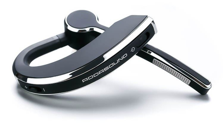 Addasound Pilot: Das Overear-Headset kommt mit verschiedenen Ohrstücken, einem USB-Ladekabel sowie  einem Netzadapter und einem Bluetooth-USB-Dongle.