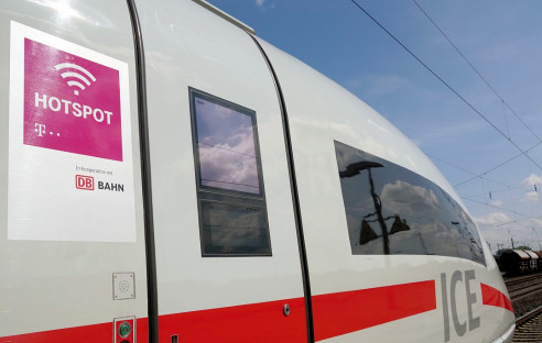 Bei Tempo 300 im Web surfen und E-Mails schreiben - in der 1. Klasse der ICEs ist das inzwischen sogar gratis möglich. com! zeigt, wie die rollenden Hotspots der Deutschen Bahn funktionieren.