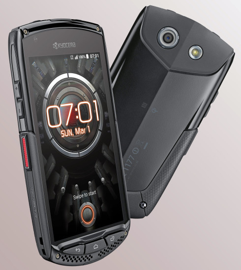 Torque KC-S701: Das LTE-Smartphone von Kyocera ist bestens geschützt gegen Wasser, Staub, Stöße, Salznebel und Feuchtigkeit.