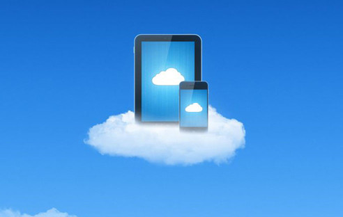 Smartphone und Tablet auf Wolke
