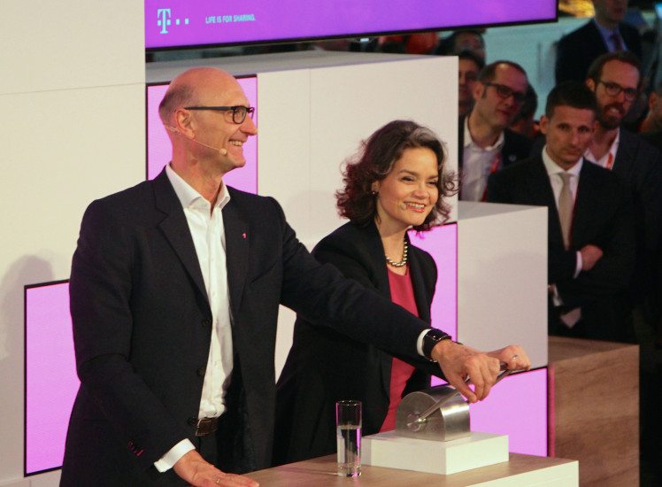 Telekom-Chef Tim Höttges startet das "Europa"-Netz
