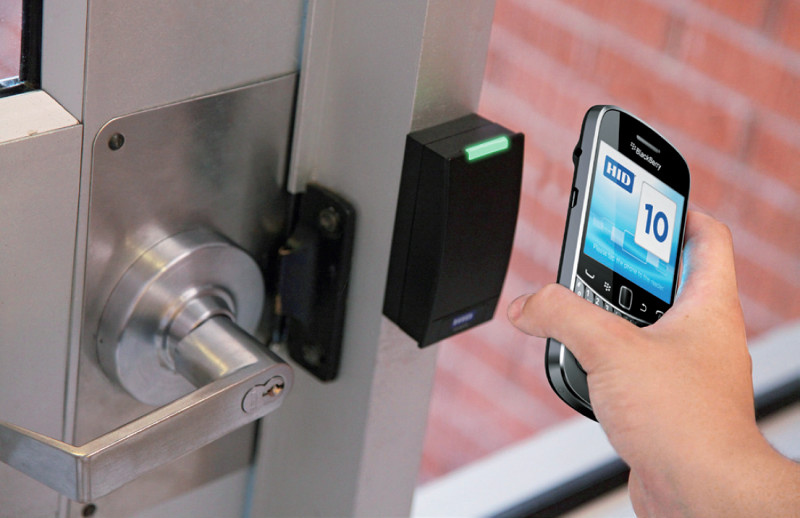 Zugangskontrolle: Smartphones mit NFC können den Träger authentifizieren.