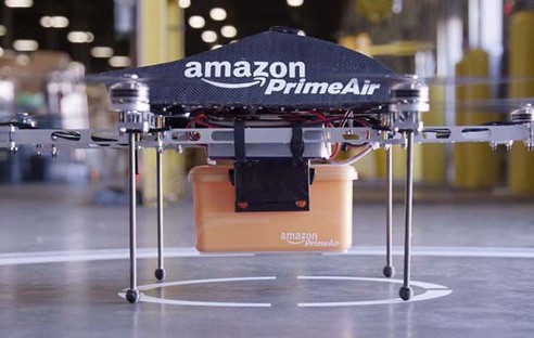 Amazon Flugdrohne mit Paket
