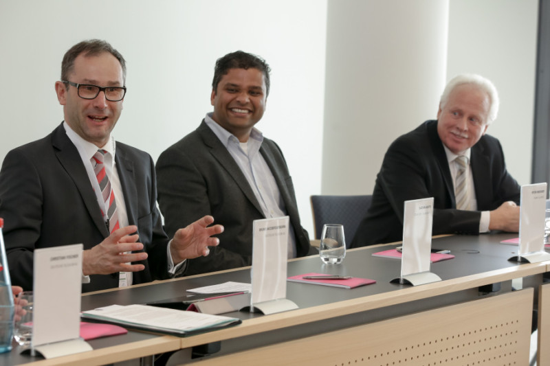 Jacob Brunofeuerborn, CTO Deutsche Telekom, Sachin Katti, Stanford University und Peter Meissner, CEO NGMN Alliance