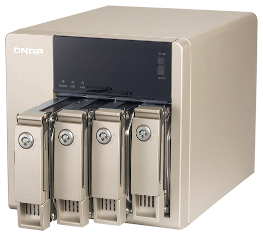 Mit einer sequenziellen Lese- und Schreibleistung von 105,8 beziehungsweise 126,9 MByte/s schob sich das QNAP TVS-463 hauchdünn vor die Synology DiskStation DS415+ an die Spitze des Testfelds.