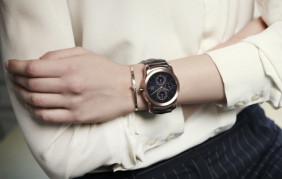 LG Smartwatch Frauen-Handgelenk