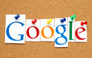 Google Logo auf Pinwand