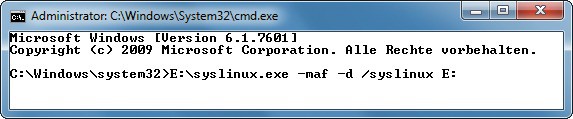 Bootloader installieren: So sieht der Befehl aus, der den Bootloader auf dem USB-Stick („E:“) installiert. Sie müssen das von Hand machen, weil der System Rescue CD USB Installer 1.1.2 einen Bug hat (Bild 2).