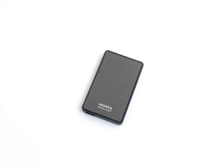 Preistipp: Die Adata Nobility NH01 für 60 Euro kostet so wenig wie eine USB-2.0-Platte. Dennoch zeigte sie am USB-3.0-Port eine passable Leistung.