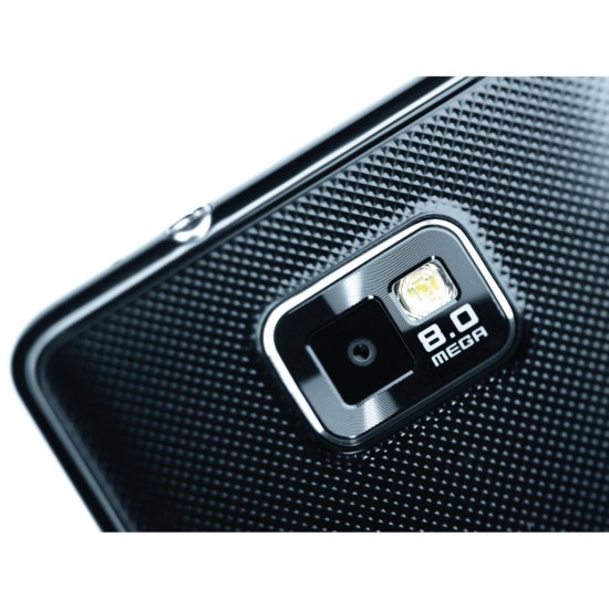 Smartphone-Kamera: In den Spitzenmodellen finden sich schon seit einiger Zeit 8-Megapixel-Sensoren und Blitze (Bild 4).