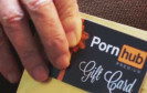 Hand mit Geschenkkarte PornHub
