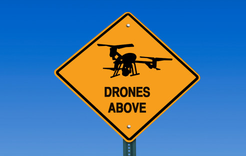 Warnschild "Drones above"