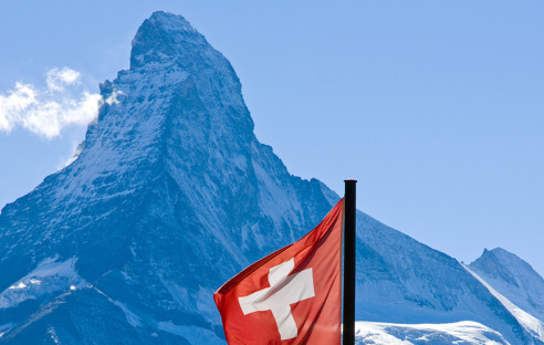 Matterhorn und Schweizer Fahne