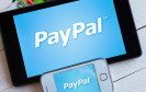 Paypal App auf einem Tbalt und einem Smartphone