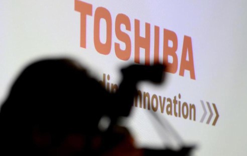 Toshiba schreibt weiterhin Miliarden-Verluste