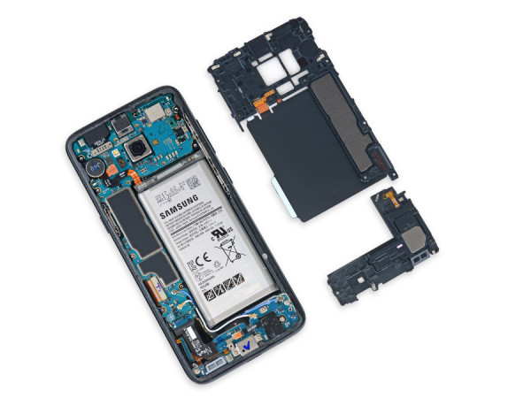 Der Mittelrahmen des S8 ist NFC-Antennen-Aufhängung