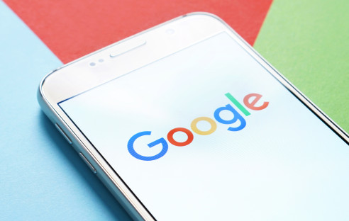 Google-Logo-auf-mobilem-Gerät